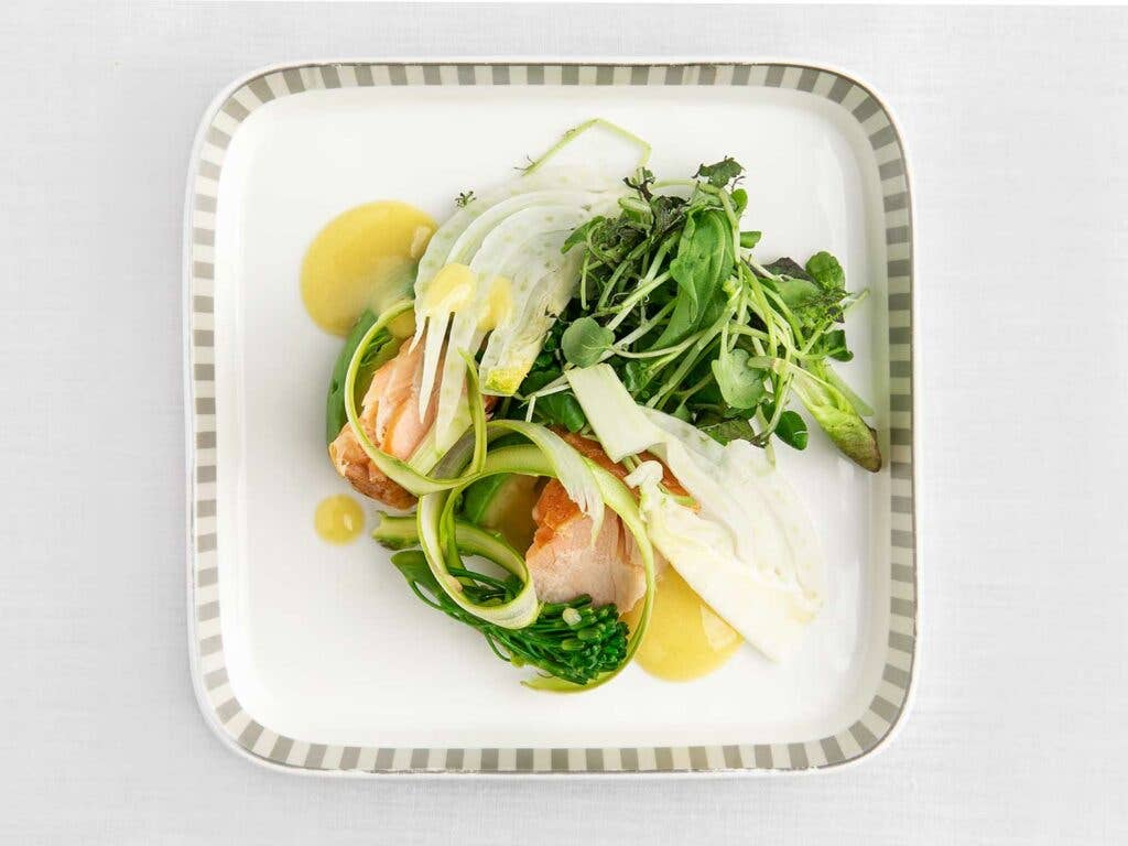 Singapore Airlines’s mixed greens with smoked salmon.