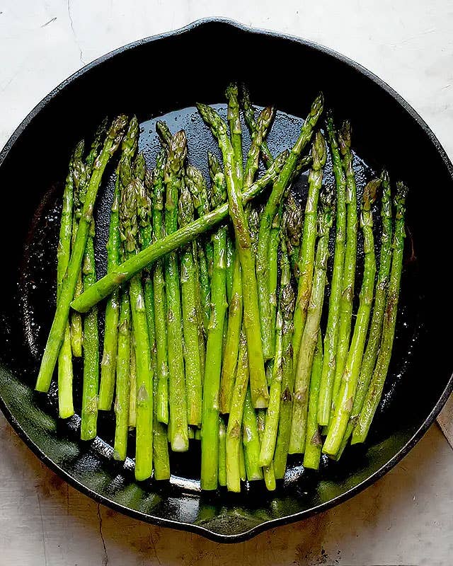 How to Cook Asparagus on the Stove