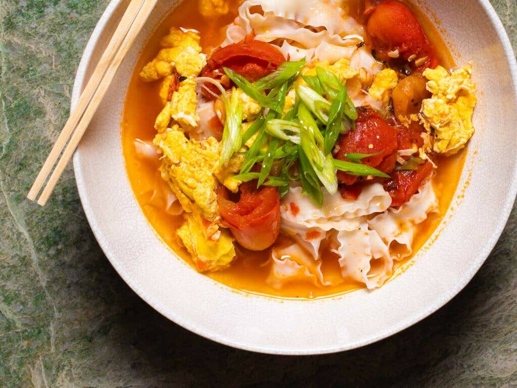 Taiwanese-Style Tomato and Egg Noodles