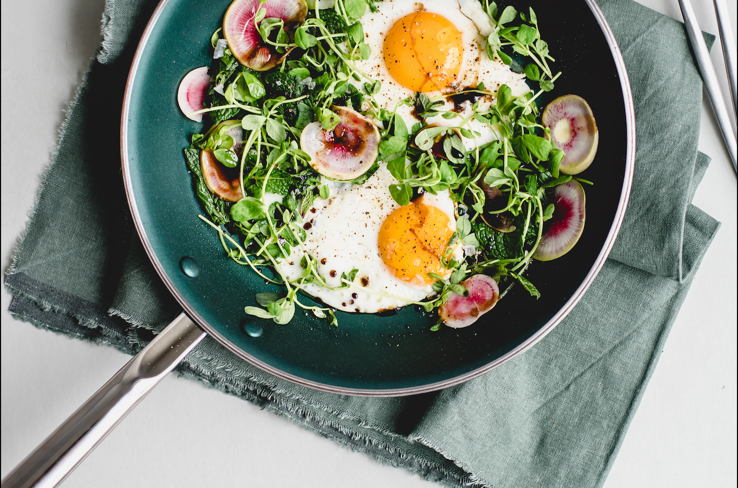 Nonstick pan with eggs