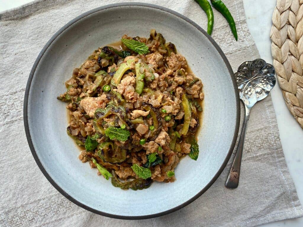 Bitter gourd with ground chicken (Karela Ma Kheemo)