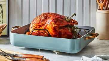 Turkey in a blue roasting pan