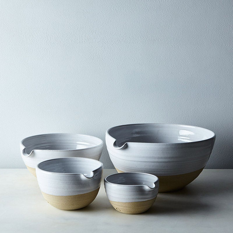 https://www.saveur.com/uploads/2021/06/14/The-Best-Mixing-Bowl-Option-Farmhouse-Pottery-Pantry-Mixing-Bowls.jpg?auto=webp