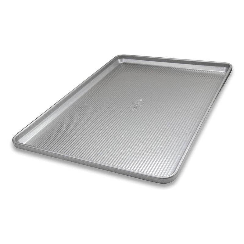 What Is the Best Baking Sheet? Rimmed Pans vs. Cookie Sheets - Better Baker  Club
