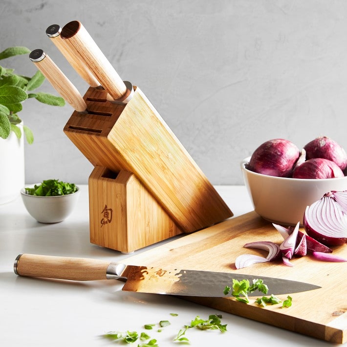 https://www.saveur.com/uploads/2021/06/24/Feature_Image_Best_Knife_Set_Williams_Sonoma.jpeg?auto=webp