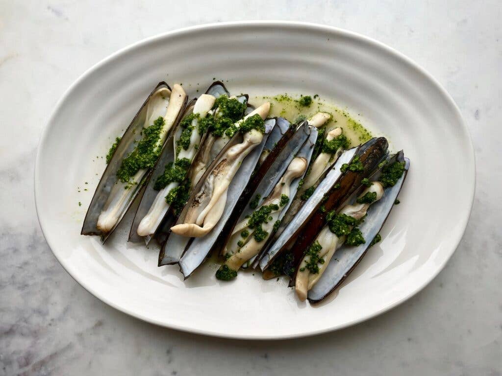 Razor Clams in Parsley Sauce en Persillade