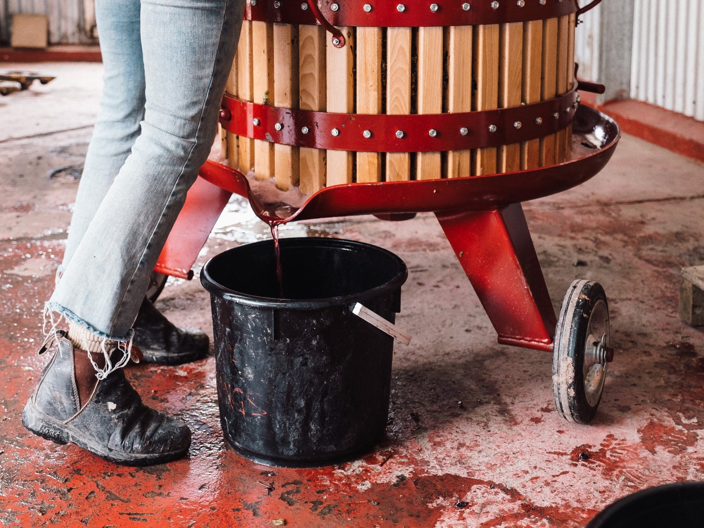 Pet Nat memoir wine press at work