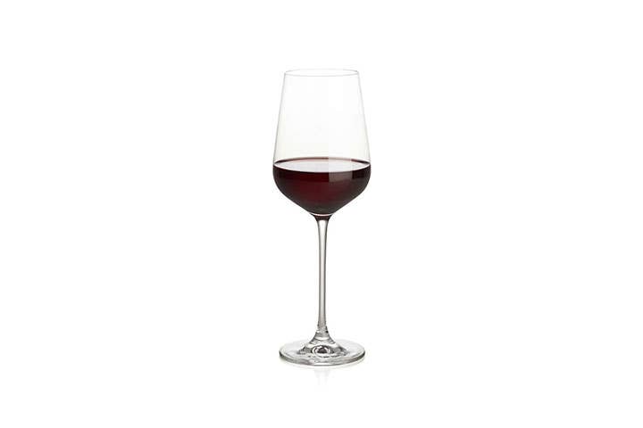 https://www.saveur.com/uploads/2021/10/29/best-red-wine-glasses-value-crate-and-barrel-hip-red-wine-glass-saveur.jpg?auto=webp&auto=webp&optimize=high&quality=70&width=1440