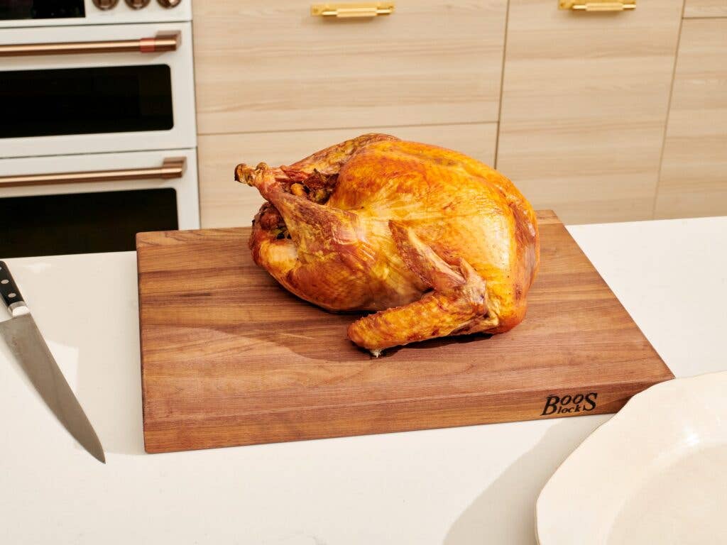 How to Carve a Turkey on a Cutting Board