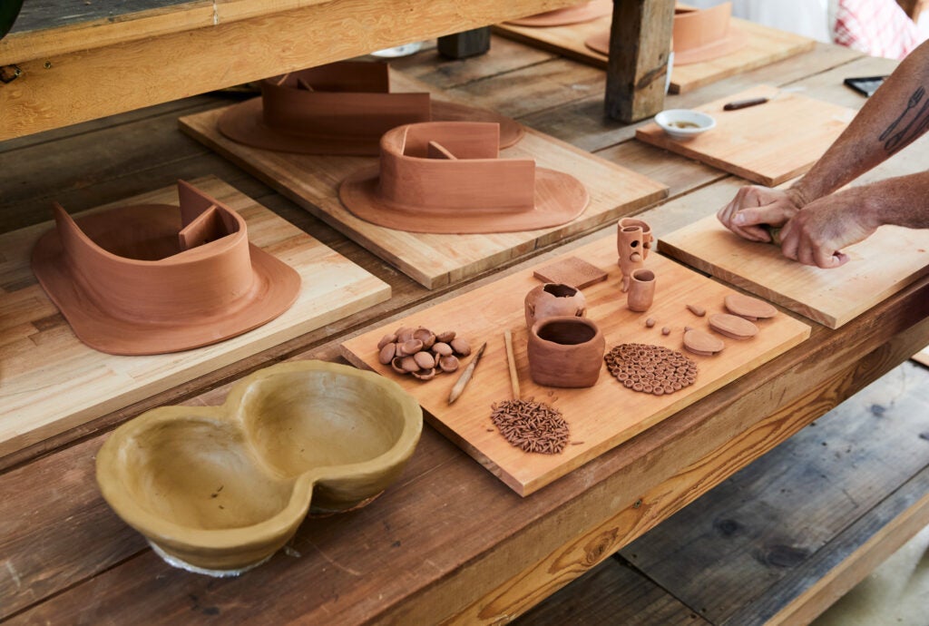 Fernando Aciar ceramics table