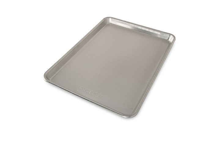 https://www.saveur.com/uploads/2022/04/29/best-brownie-pans-value-nordic-ware-aluminum-half-sheet-saveur.jpg?auto=webp