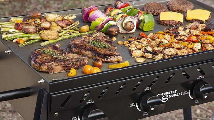 The Best Flat Top Grills for Your Backyard Barbecue