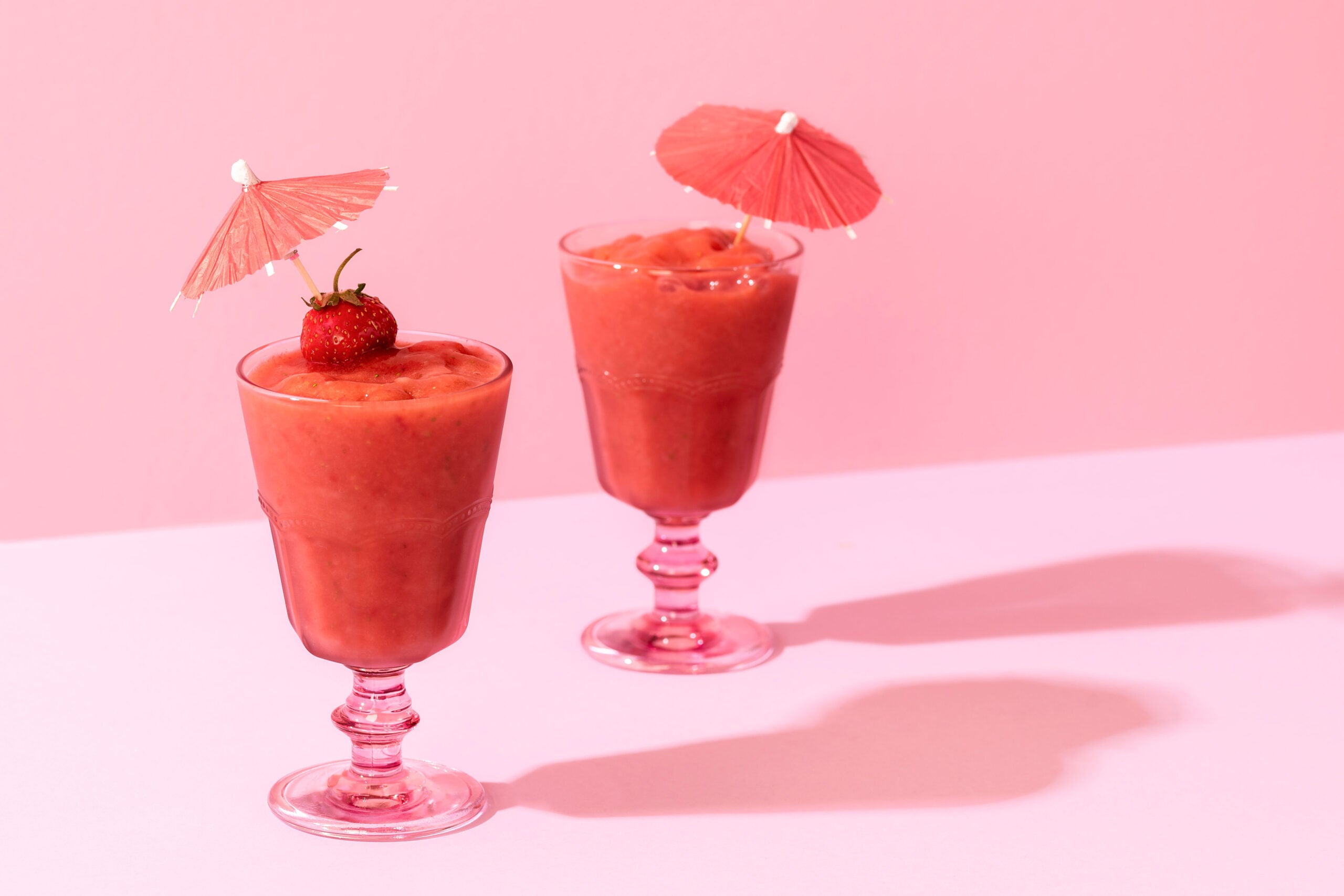 frozen-drink-blender-brings-the-smoothie-or-beach-bar-home