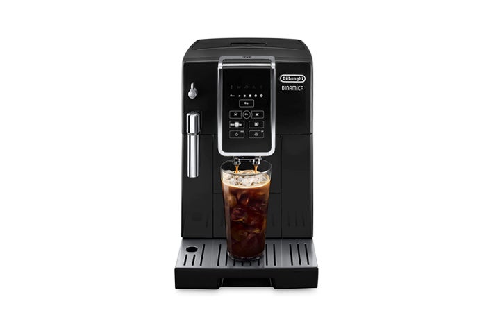 https://www.saveur.com/uploads/2022/08/24/best-espresso-machines-under-1000-de-longhi-dinamica-saveur.jpg?auto=webp