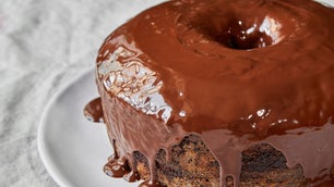 Minnie’s Rosh Hashana Honey-Chocolate Swirl Cake