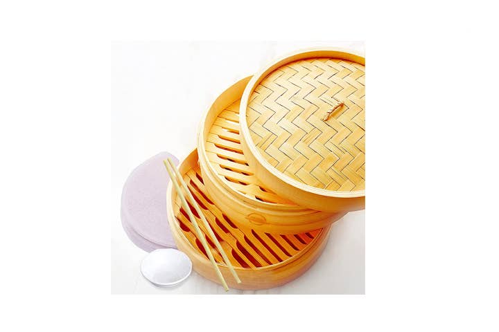 https://www.saveur.com/uploads/2022/09/23/best-bamboo-steamers-mister-kitchenware-10-inch-handmade-bamboo-steamer-saveur.jpg?auto=webp&auto=webp&optimize=high&quality=70&width=1440