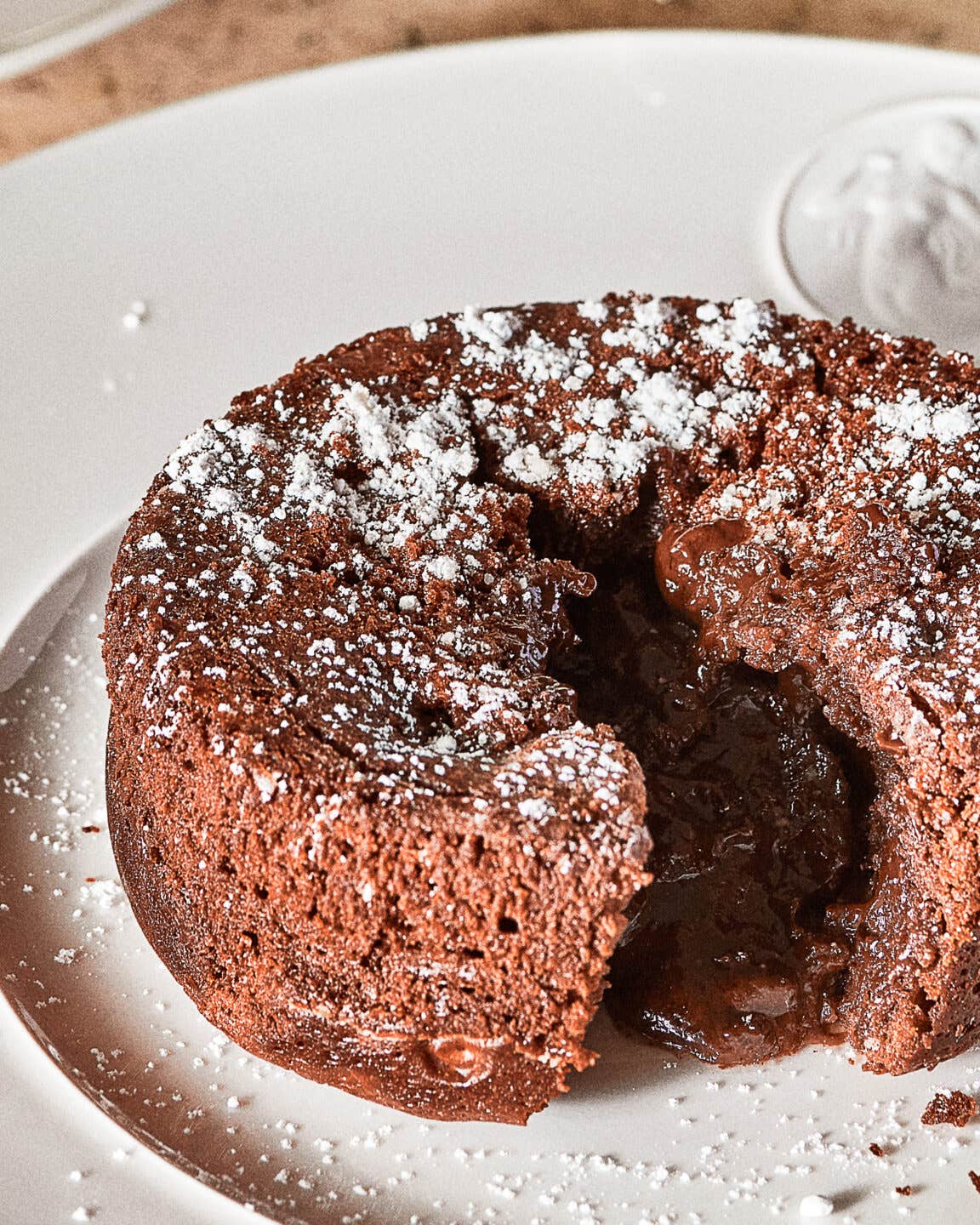 You Don’t Have to Apologize for Loving This ’90s Dessert Molten Chocolate Cake