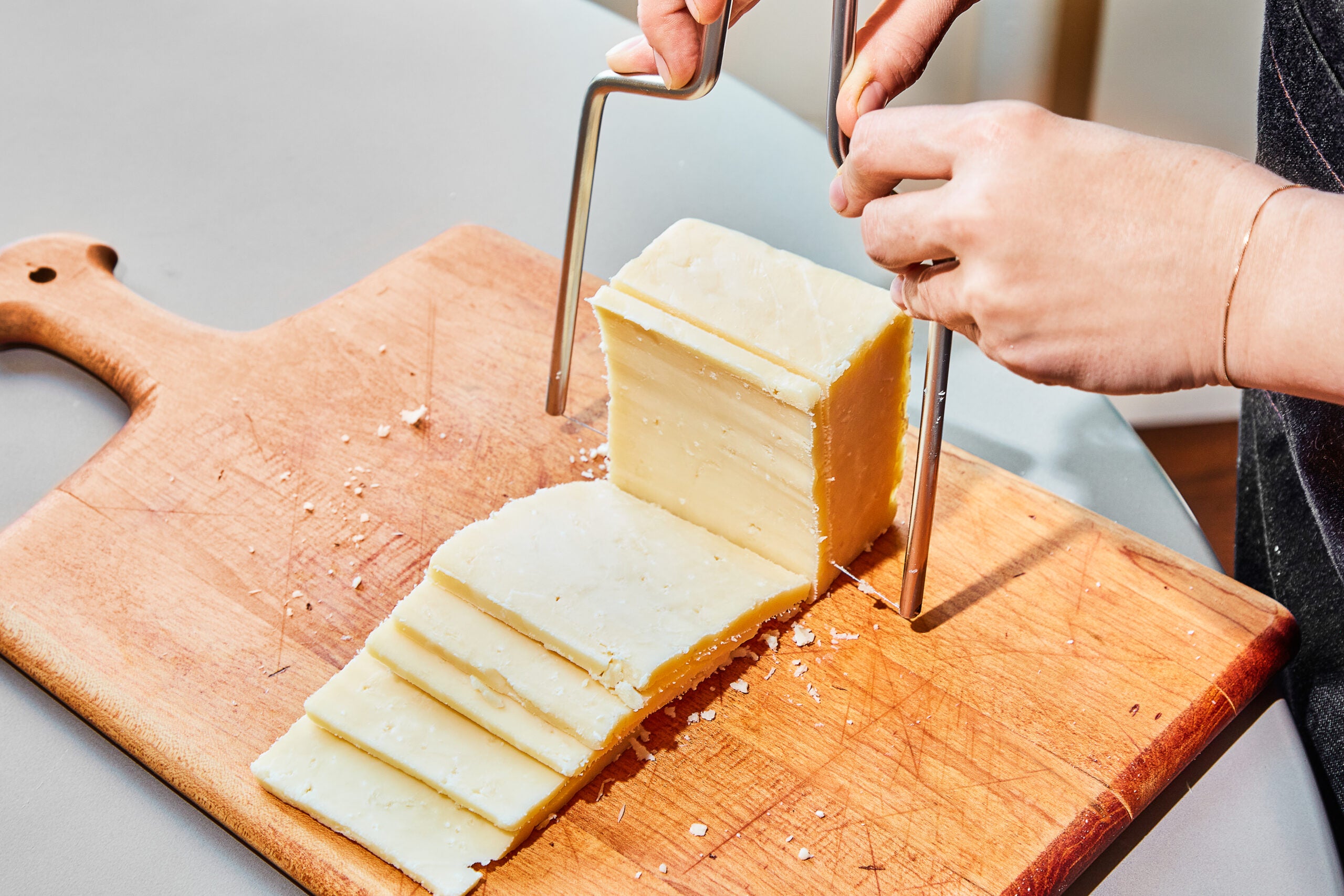 https://www.saveur.com/uploads/2022/12/22/How-To-Cut-Cheese-Saveur-12-scaled.jpg