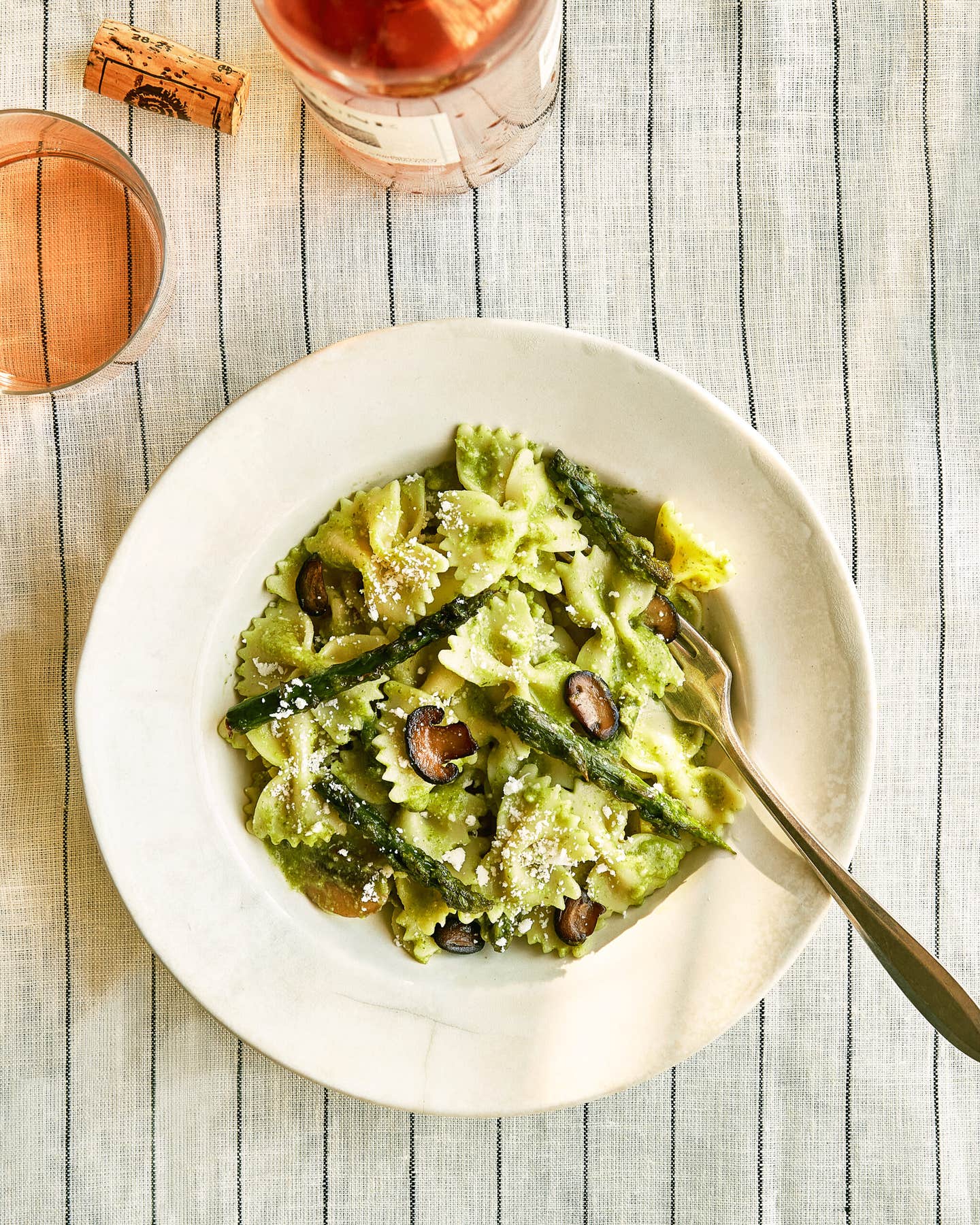 Creamy One-Pot Asparagus Pasta Farfalle with Creamy Asparagus Sauce and Mushrooms