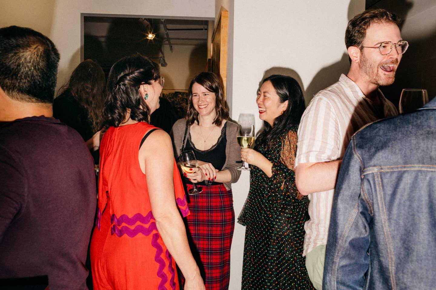 Iš kairės: fotografė Nina Gallant, SAVEUR generalinė direktorė ir vyriausioji redaktorė Kat Craddock, SAVEUR skaitmeninė direktorė Frances Kim, SAVEUR vyresnysis redaktorius Alexas Testere.