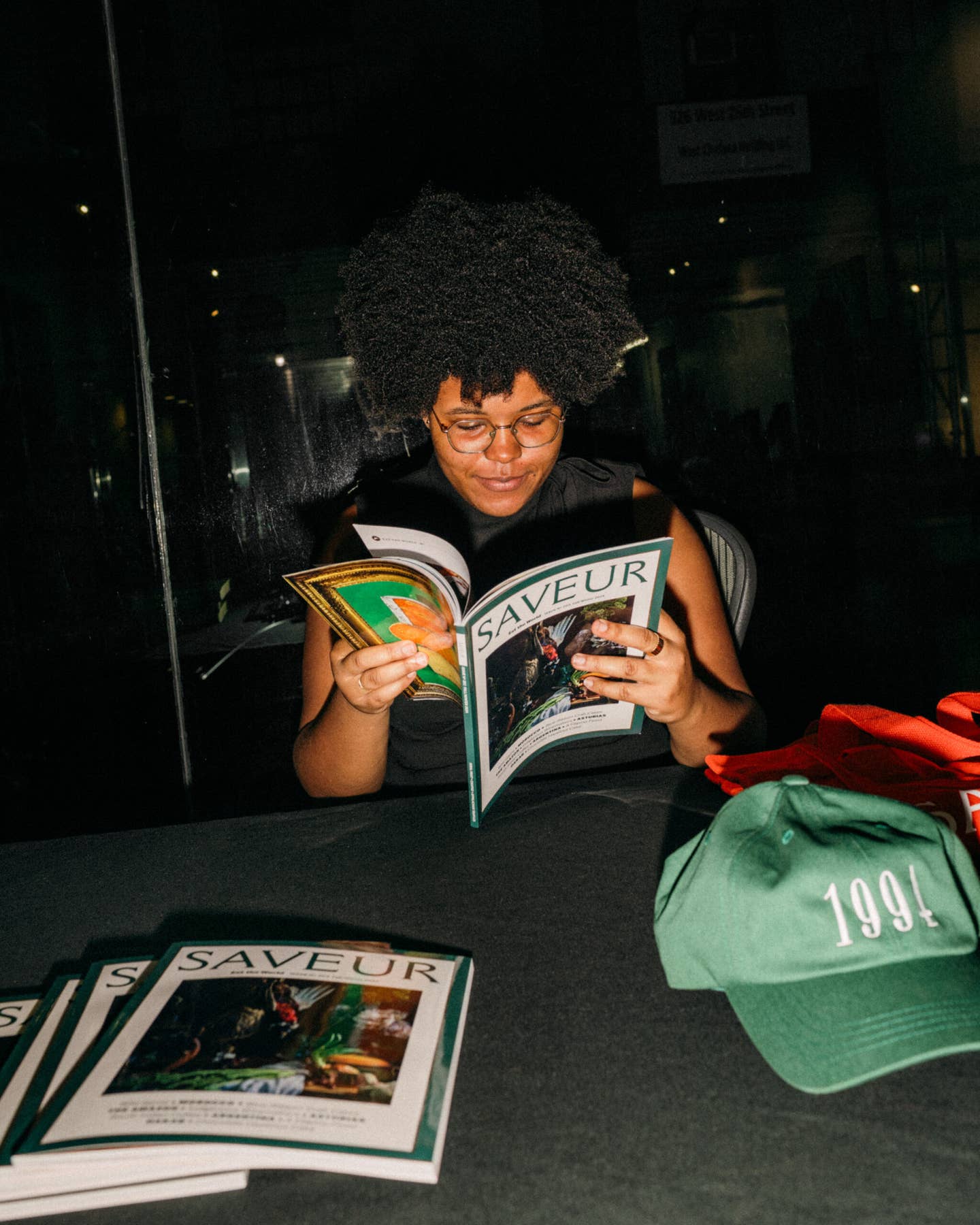 Baldų dizainerė ir SAVEUR klientų aptarnavimo specialistė Brianna Love atidžiau žvelgia į naujausią numerį.