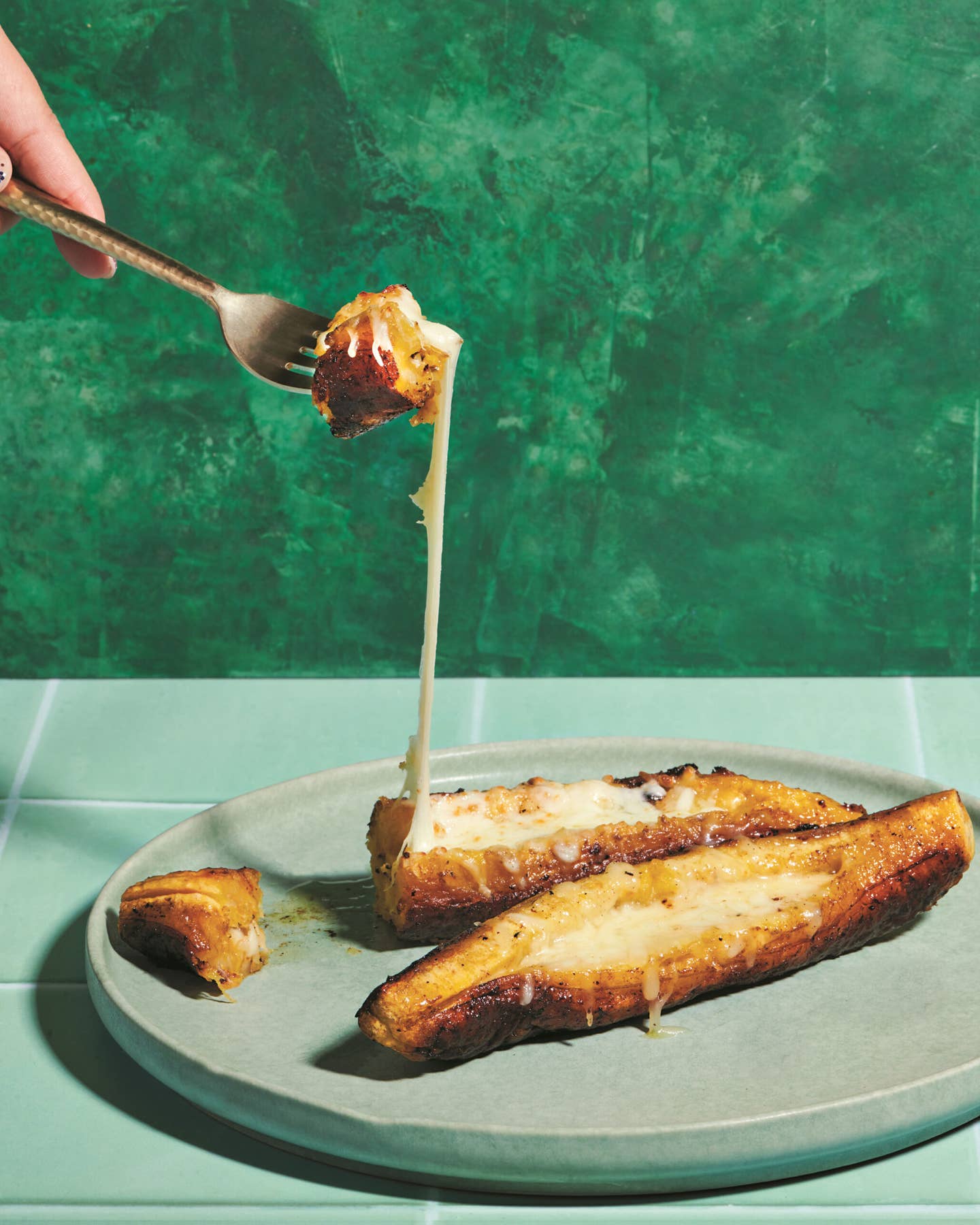 Plátano Maduro Asado Con Queso (Roasted Plantains With Cheese) Plátano Maduro Asado Con Queso (Roasted Plantains With Cheese)