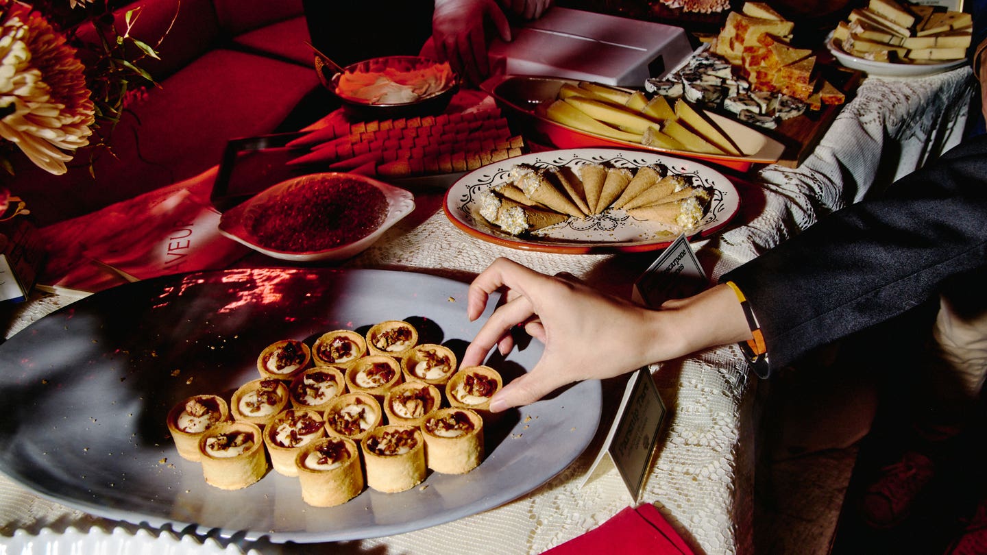 Toasting the Latest Issue of SAVEUR at a Wisconsin Supper Club (in Brooklyn) Toasting the Latest Issue of SAVEUR at a Wisconsin Supper Club (in Brooklyn)
